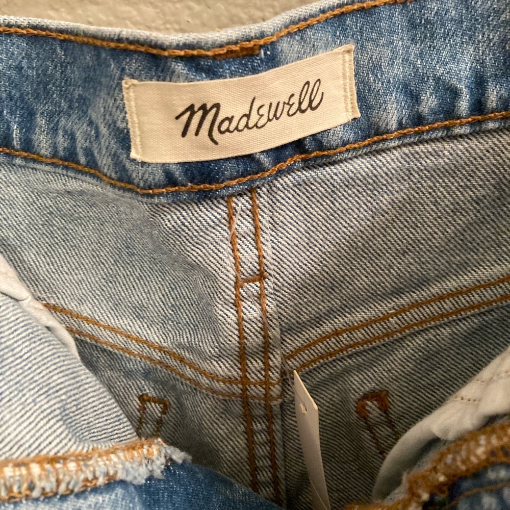 NWT: Madewell relaxed, distressed mid rise denim shorts, size 27 - Picture 7 of 12